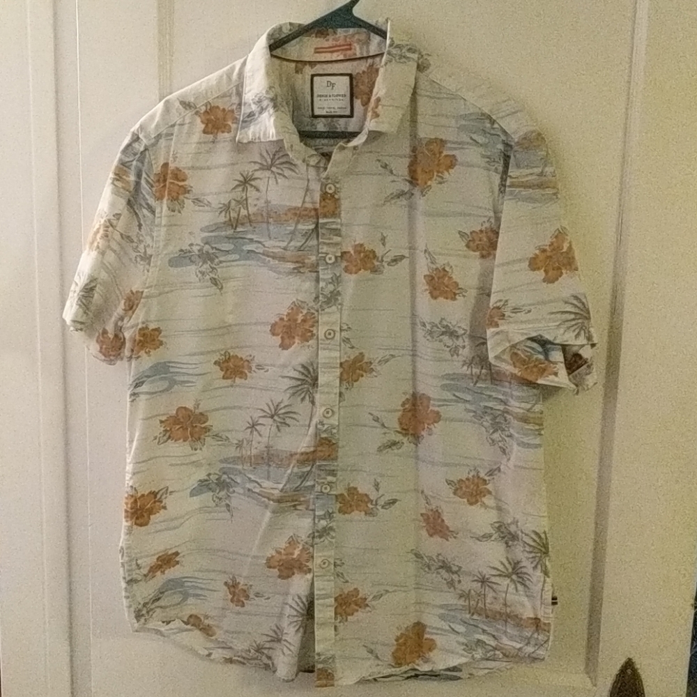 Men's Short Sleeve Button Down